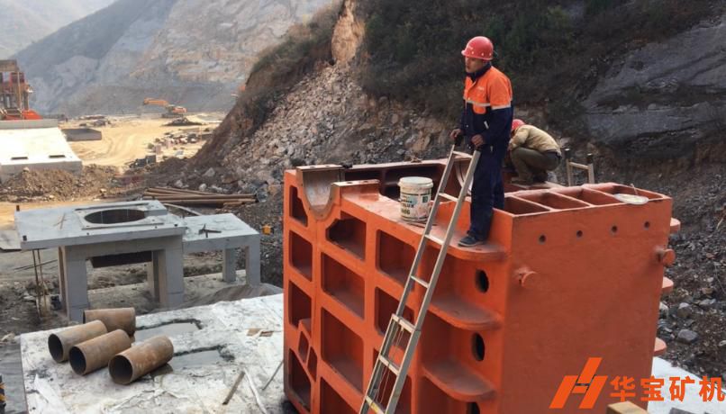 陜西寶雞市順通達(dá)礦業(yè)時(shí)產(chǎn)1000噸破碎機(jī) 陜西寶雞市順通達(dá)礦業(yè)時(shí)產(chǎn)1000噸破碎機(jī)