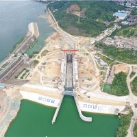 贛江全線貫通!江西萬(wàn)安樞紐二線船閘順利試通航 利好東、中部地區(qū)資源交流